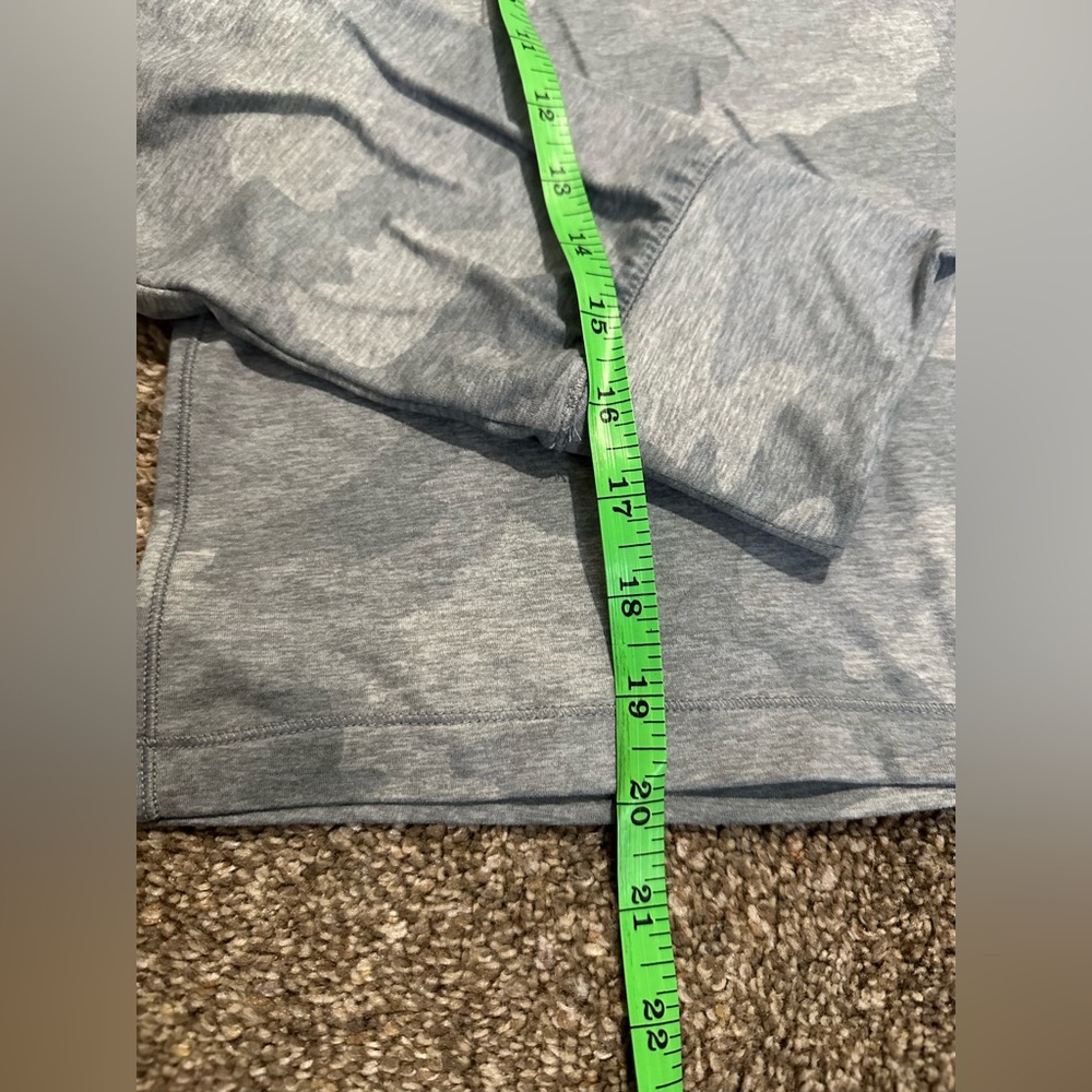 Yogalicious Lux Gray Camo Pullover Quarter zip size large but fits smaller. - Picture 13 of 15